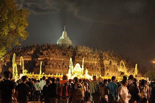 Lễ hội là thời điểm sống dậy những công trình kiến trúc Phật cổ theo quan niệm người dân.