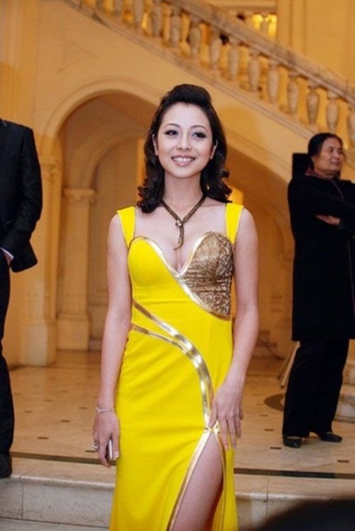 Sao Việt và những chiếc váy xẻ táo bạo