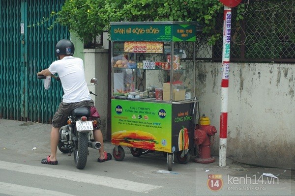 Những xe bánh mì đặc biệt của người nghèo, người muốn hoàn lương giữa Sài Gòn 1