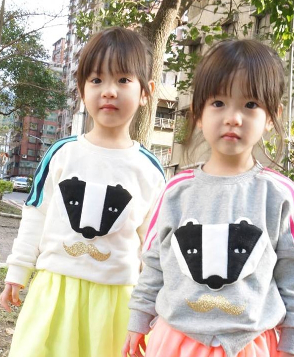 Ngắm hai chị em sinh đôi đáng yêu người Đài Loan