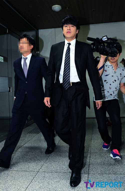 Trước đó, Ryu Shi Won gửi đơn ra tòa tố cáo chồng bạo hành và theo dõi mình.