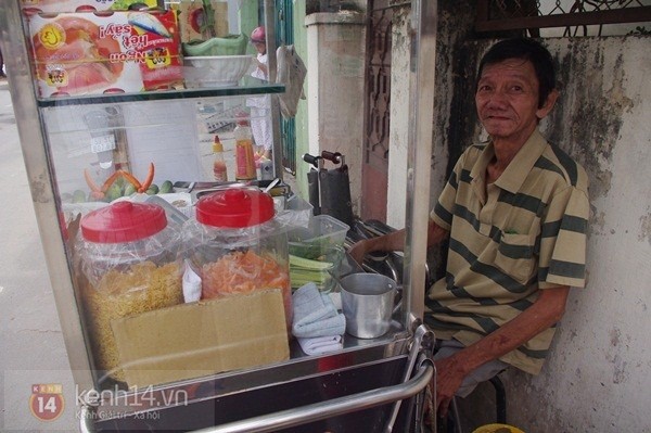 Những xe bánh mì đặc biệt của người nghèo, người muốn hoàn lương giữa Sài Gòn 9