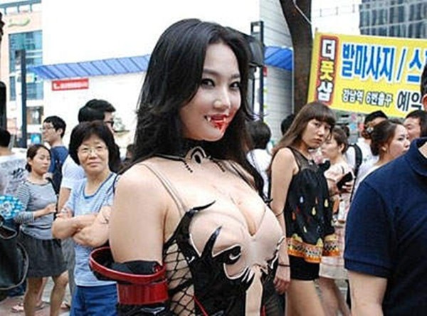 Hàn Quốc: &quot;Nữ ma cà rồng hút máu&quot; xuất hiện ở Gangnam 3