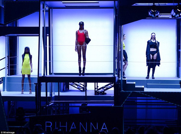 Rihanna ra mắt bộ sưu tập thời trang đầu tay 1