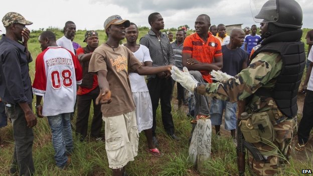 Đã có những cuộc biểu tình vào cuối tuần qua ở Liberia về việc chôn cất thi thể bệnh nhân nhiễm Ebola