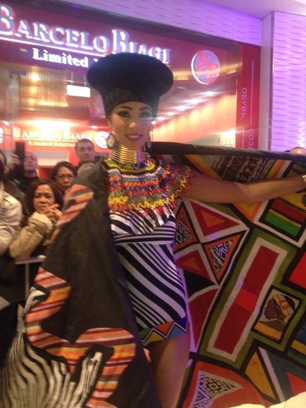 Thí sinh Miss Universe 2013 lộng lẫy trong đêm trình diễn trang phục Dân tộc 25