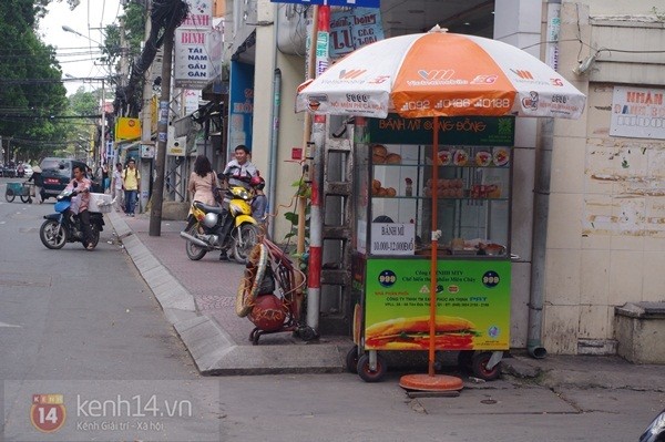 Những xe bánh mì đặc biệt của người nghèo, người muốn hoàn lương giữa Sài Gòn 3