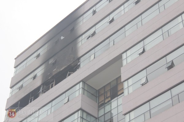 Cháy dữ dội tại tòa nhà 12 tầng của đại học Ngoại thương Hà Nội 14