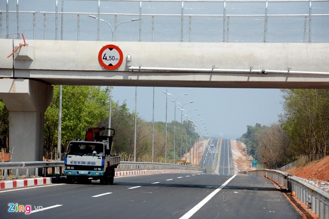 Cao tốc hiện đại nhất Việt Nam trước lễ thông xe