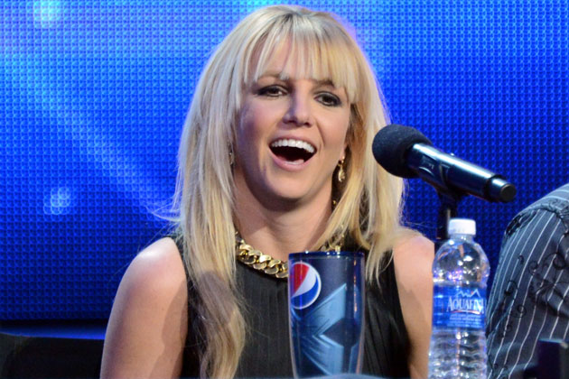 Britney trên ghế nóng của X Factor Mỹ.
