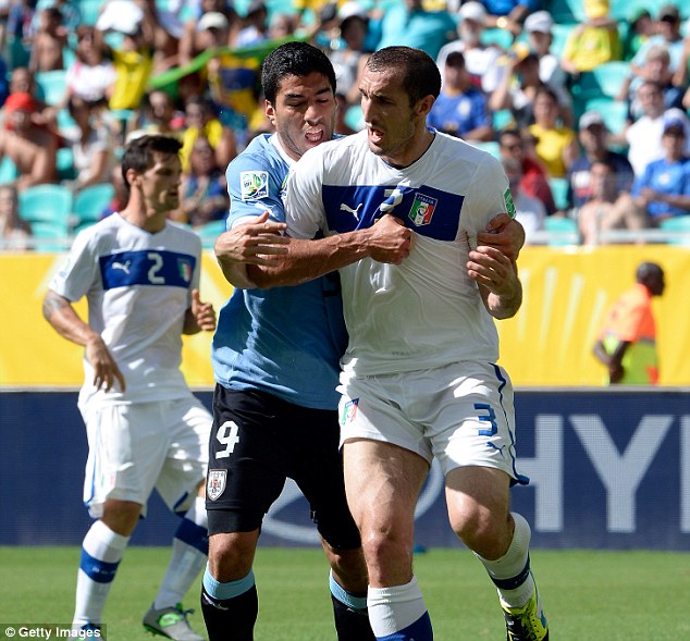 Đây là hình ảnh trong trận đấu giữa Uruguay và Italia tại Confed Cup 2013, giải đấu chuẩn bị cho World Cup 2014 tại Brazil