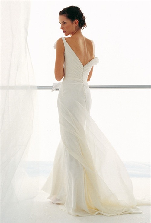 Váy cưới đơn giản vẫn đẹp lộng lẫy - 12