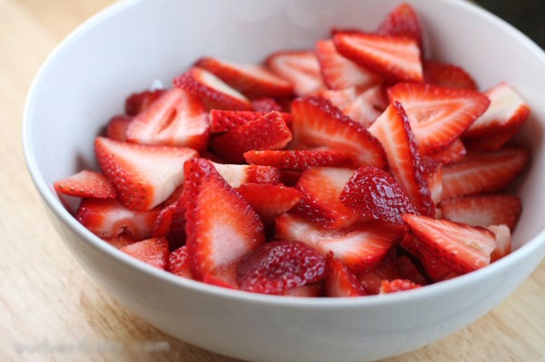 sliced-strawberries-6542-1403755796.jpg