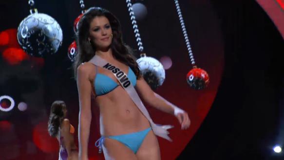 Diễm Hương rực rỡ tại bán kết Miss Universe 2012 15