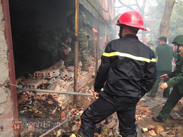 Hà Nội: Cháy lớn tại kho hàng Tết gần cầu Long Biên - phát hiện nhiều pháo hoa lậu 10