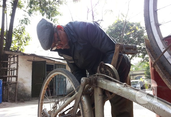 Gặp ông lão sửa xe đạp miễn phí gây sốt cộng đồng mạng 1
