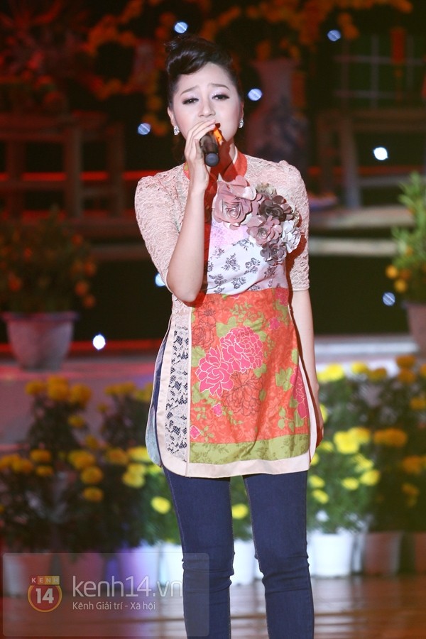 Khanh Chi Lâm đội vương miện như Hoa hậu lên sân khấu 6