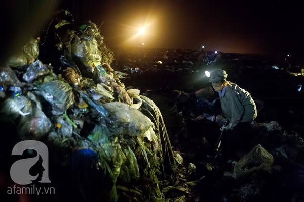 Bãi rác 4.000 tấn ở Nam Sơn: &quot;Cánh đồng bội thu&quot; của những người khốn khổ 8