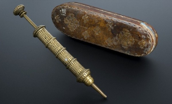Những dụng cụ y học kì lạ ngày xưa