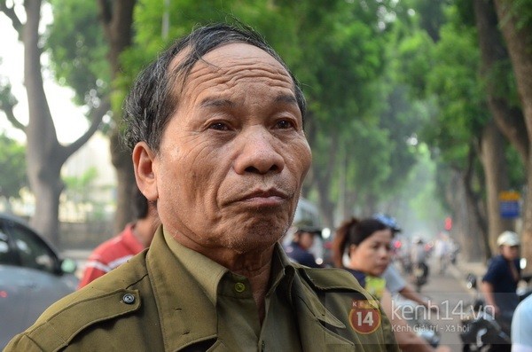 Từ tờ mờ sáng nay, người dân Hà Nội đã đến khóc thương Đại tướng 27
