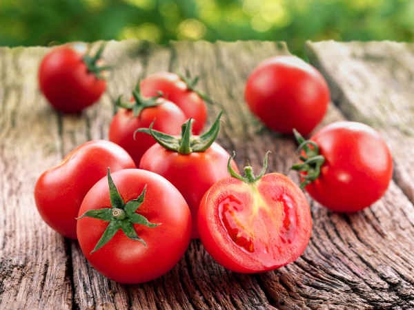 4. Cà chua là thực phẩm hoàn hảo để bảo vệ tế bào da. Chất lycopene trong cà chua không chỉ thúc đẩy quá trình sản xuất collagen mà còn giúp giảm thiểu nếp nhăn, bảo vệ làn da tươi trẻ.