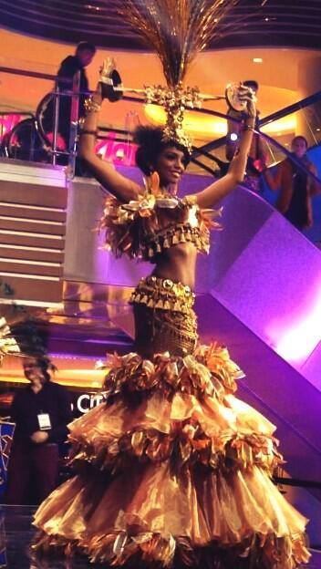 Thí sinh Miss Universe 2013 lộng lẫy trong đêm trình diễn trang phục Dân tộc 11