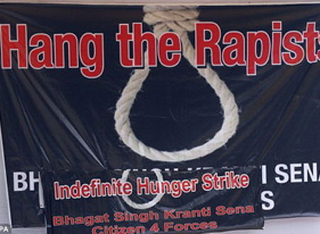 Poster phản đối hung thủ vụ hiếp dâm tập thể. 
