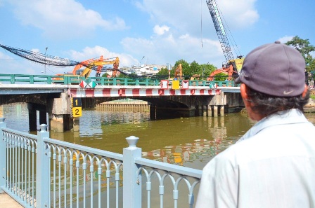 caubong 1.11.2013.8 2a9cc Sắp tháo dỡ cầu Bông   cây cầu lịch sử của Sài Gòn