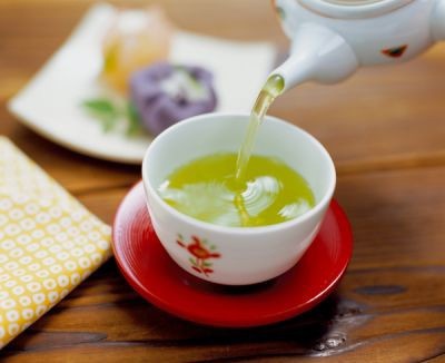 Khi mang thai cần lưu ý khi uống trà xanh và lời khuyên là bạn không nên uống đến tách trà thứ 2 trong ngày.