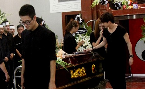 10 khoảnh khắc xúc động trong lễ tang vlogger Toàn Shinoda