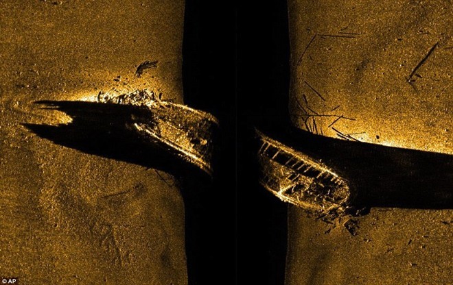 mảnh vỡ của tàu HMS Erebus trong hành trình khám phá eo biển Victoria. Ảnh: AP