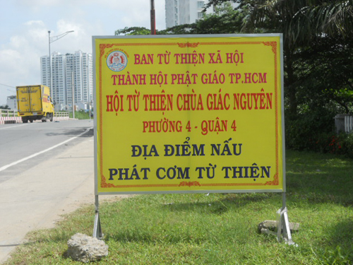 Ở Sài Gòn, những địa điểm phát cơm từ thiện luôn dễ tìm thấy - 2