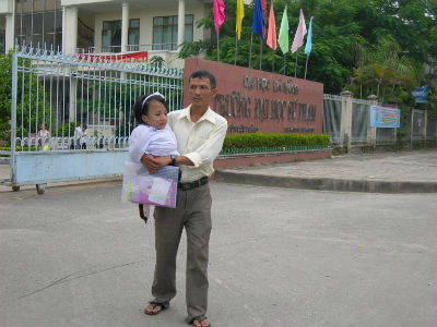 Ông Trương Công Bảy và con gái Trương Thị Thương