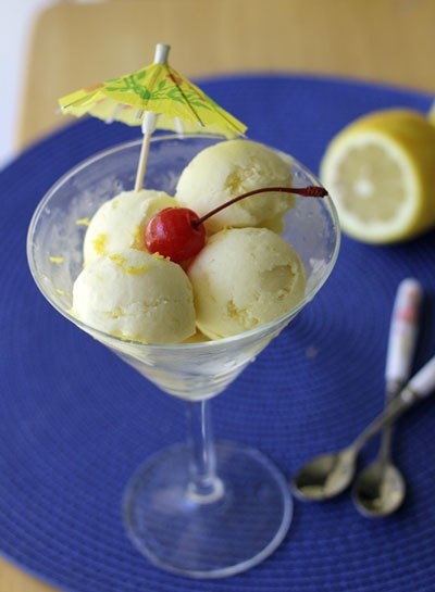 Vị chua dịu của chanh quyện với vị thơm béo của kem sữa tươi, thưởng thức trong những ngày hè nóng nực thật là thích thú!