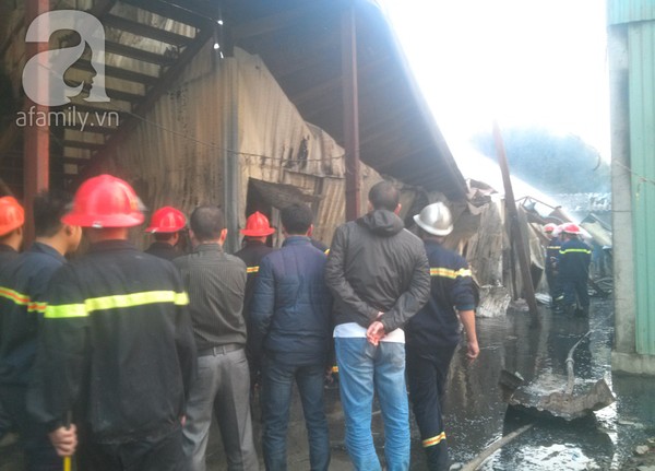 Cháy lớn tại KĐT An Hưng: Lực lượng cứu hỏa lùng khắp không thấy bé 3 tuổi 15