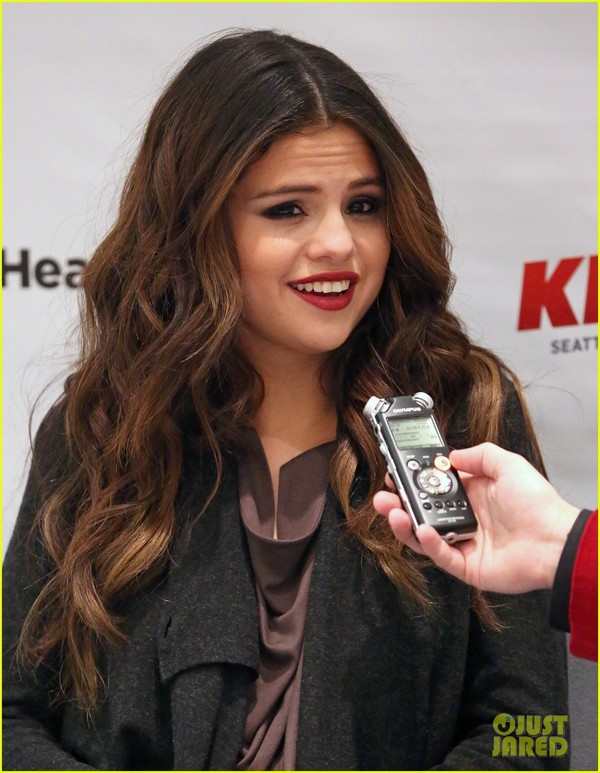 Selena Gomez đang xuống sắc trầm trọng với style &quot;quý bà&quot; 6
