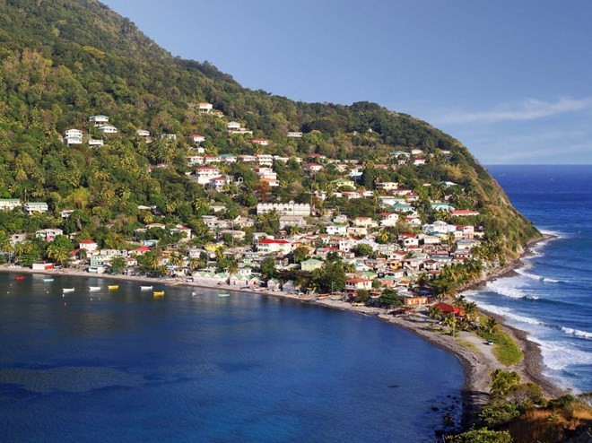 Đảo Dominica thuộc tiểu vùng Antilles.