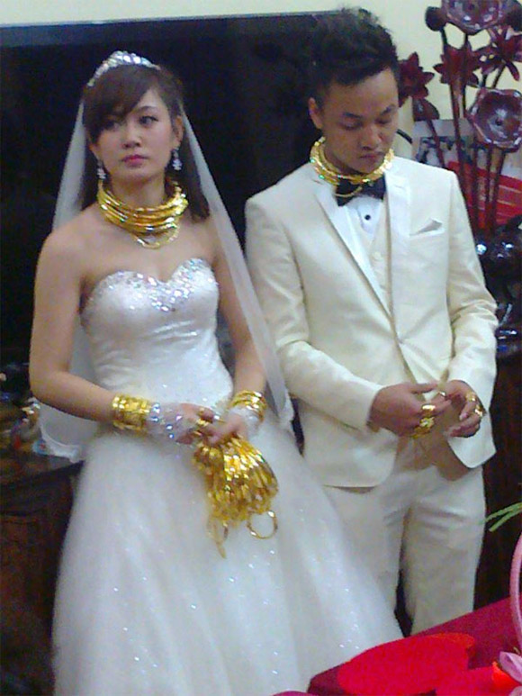 Hoa mắt vì vàng trong đám cưới ở Lạng Sơn