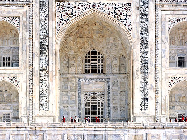 Các dòng chữ khắc trên lăng Taj Mahal.