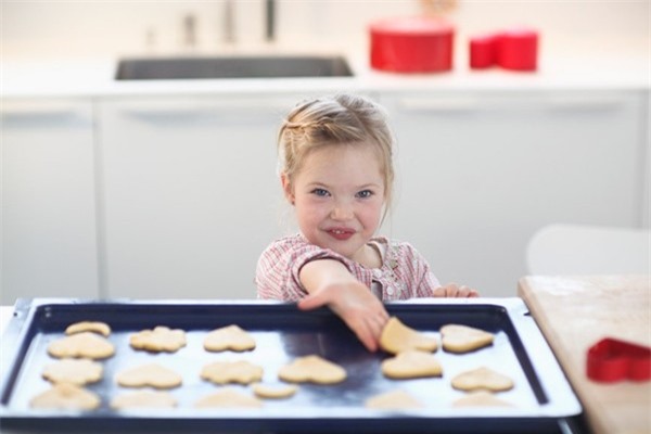 Những bài học cùng mẹ trong bếp giúp trẻ thông minh hơn 1