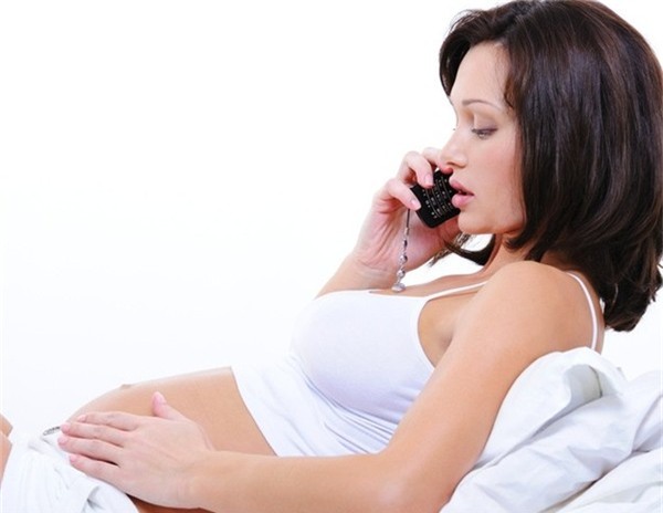 Mẹo giúp mẹ bầu giảm thiểu bức xạ của điện thoại 1