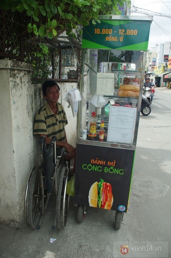 Những xe bánh mì đặc biệt của người nghèo, người muốn hoàn lương giữa Sài Gòn 4