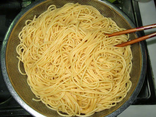 Cách làm spaghetti sốt cà chua bò băm đơn giản nhất - 3