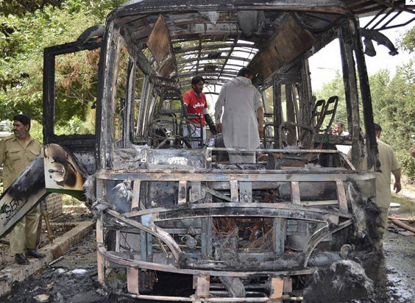 11 nữ sinh thiệt mạng trong vụ đánh bom xe buýt 1