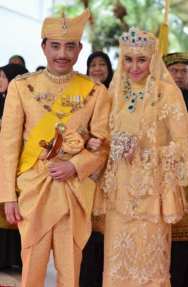 Đám cưới xa hoa kéo dài 11 ngày của hoàng tử Brunei