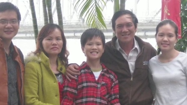 Xúc động clip nữ sinh mong được về Việt Nam gặp bố ung thư 2