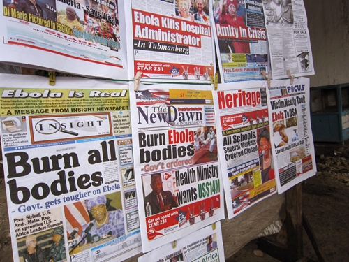 Thông tin về dịch Ebola phủ kín trang nhất các báo ở Liberia. Ảnh: AP.