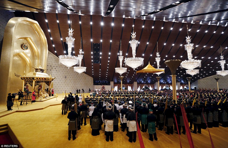 Đám cưới xa hoa kéo dài 11 ngày của hoàng tử Brunei