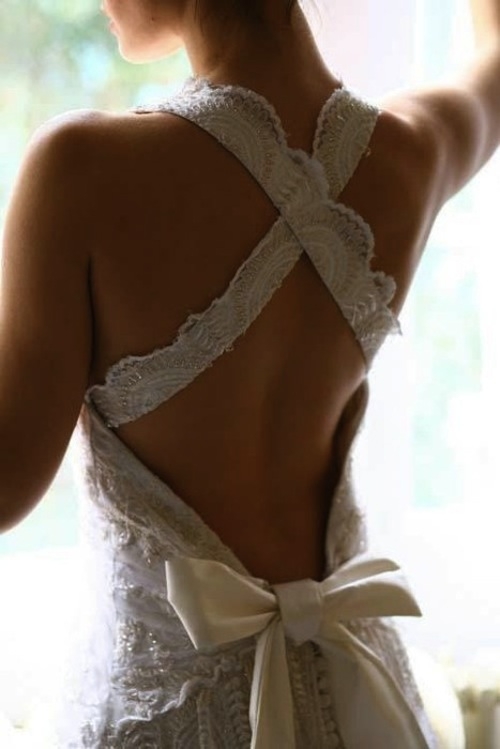 Quyến rũ với váy cưới khoét lưng sâu 15