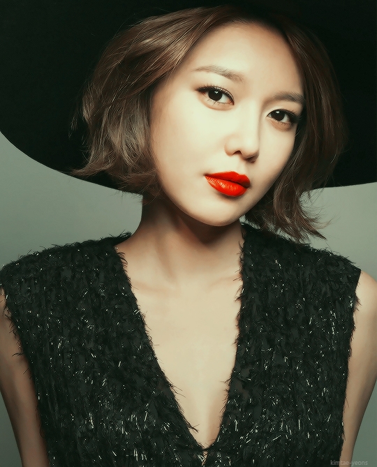 Sooyoung khoe mặt mộc, Yuri hóa tiểu thư sang chảnh trên tạp chí - Ảnh 8.